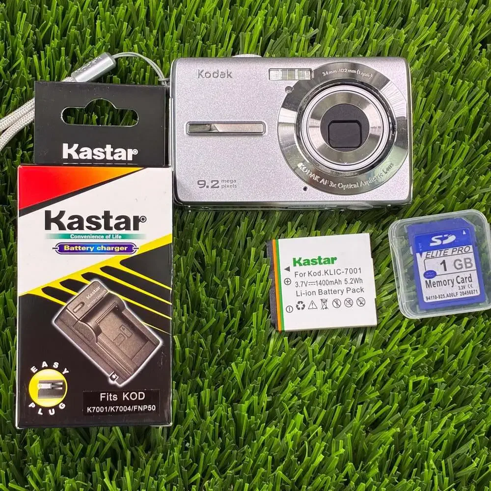 Kodak EasyShare M320 9.2MP Digital Camera with Kastar Charger, Battery, and 1GB